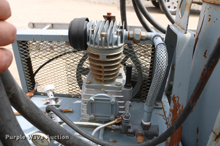 image for item EW9213 (2) paint machines