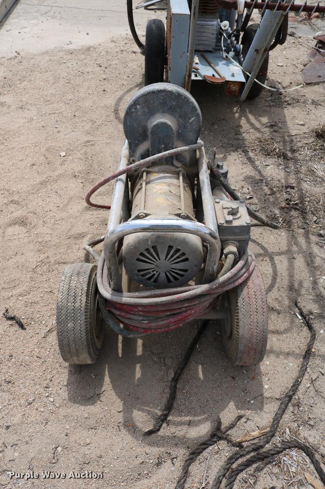 image for item EW9213 (2) paint machines