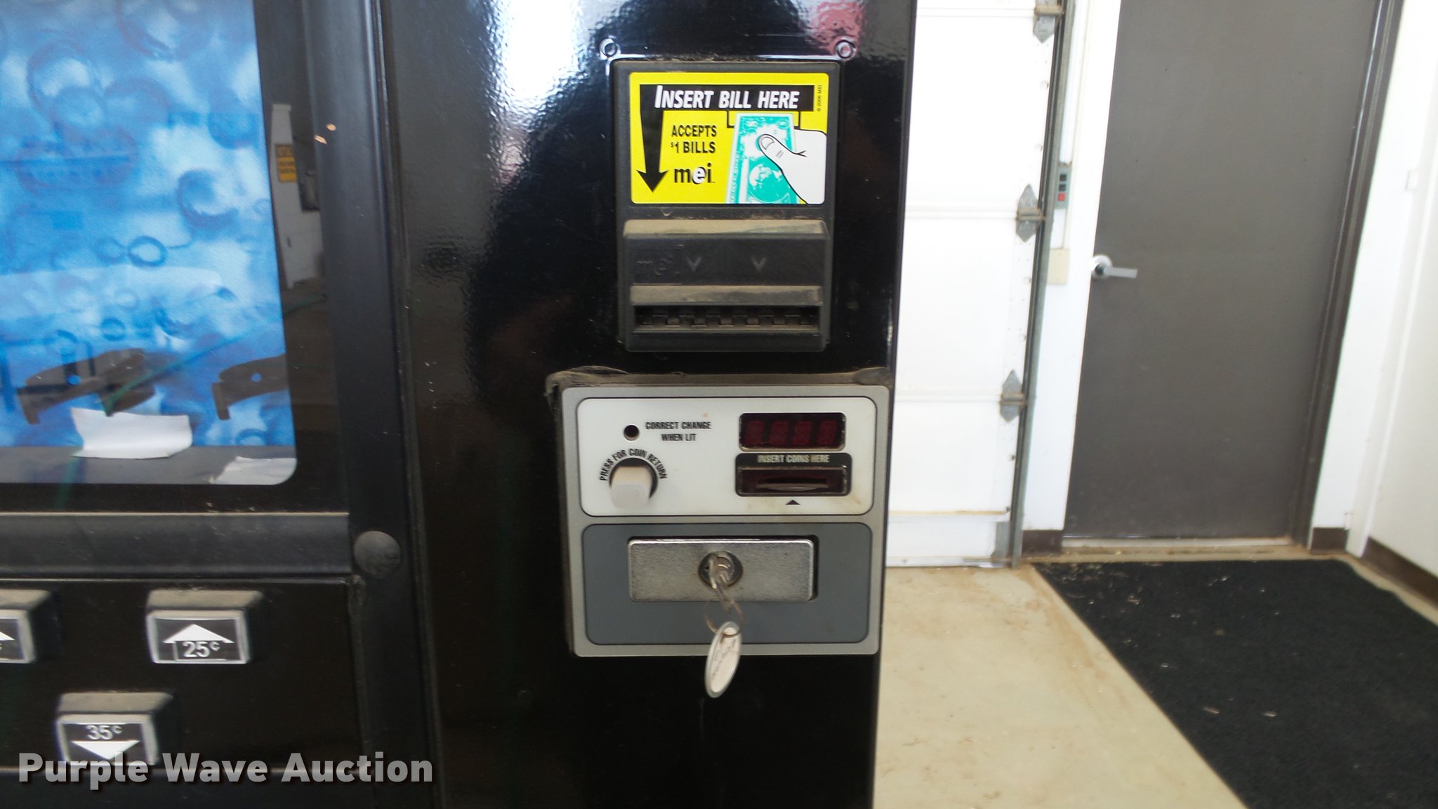 Dixie-Narco DN276E/S11-7 drink vending machine in Wichita, KS | Item