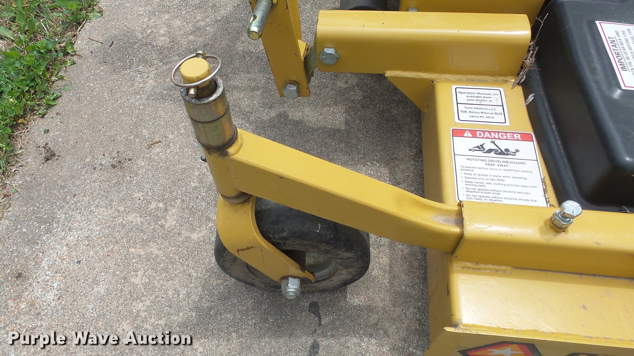 Countyline finish mower in Douglass, KS Item EA9892 sold Purple Wave