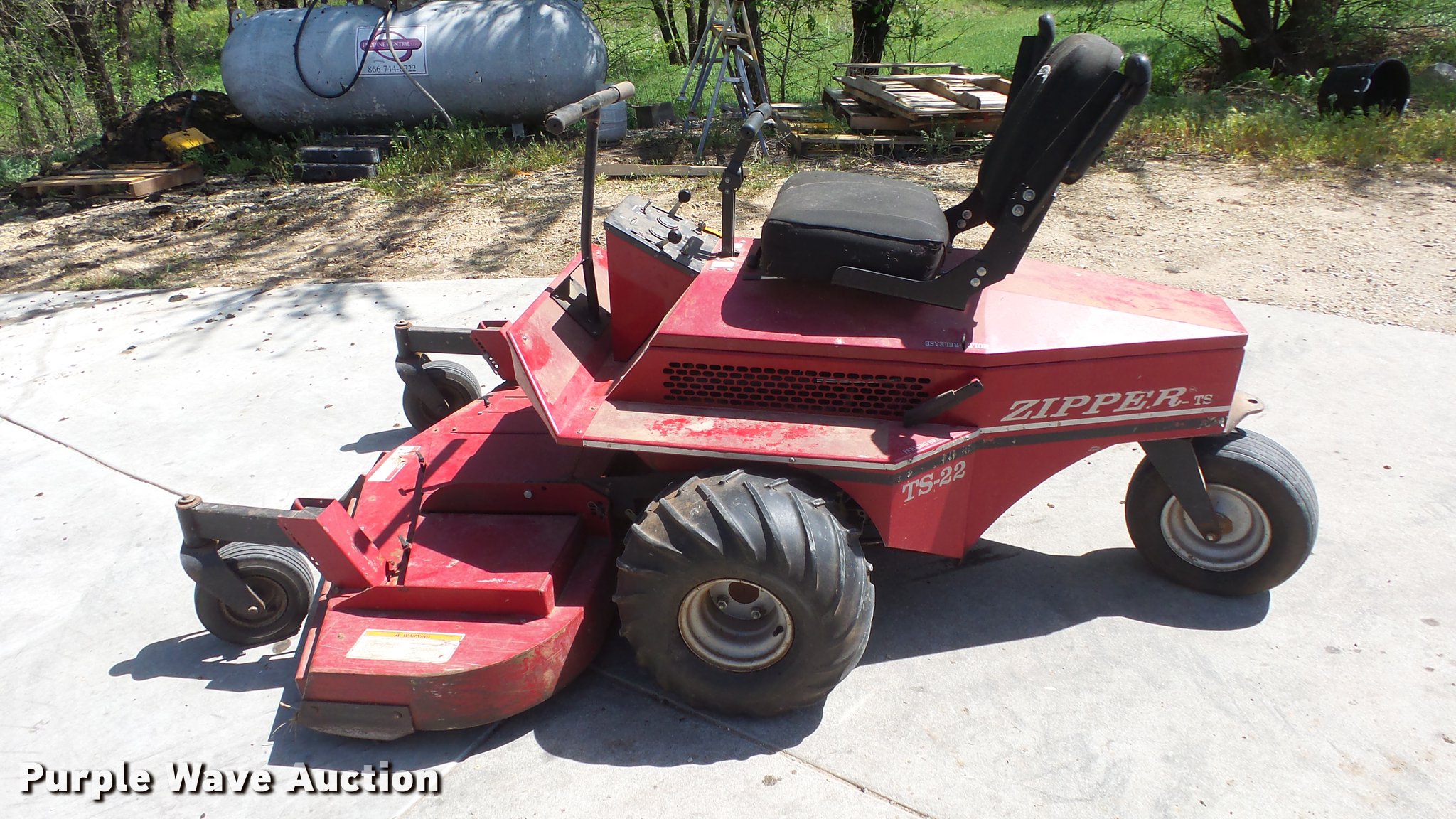 Zipper TS22 ZTR lawn mower in Sedgwick, KS Item EX9158 sold Purple Wave