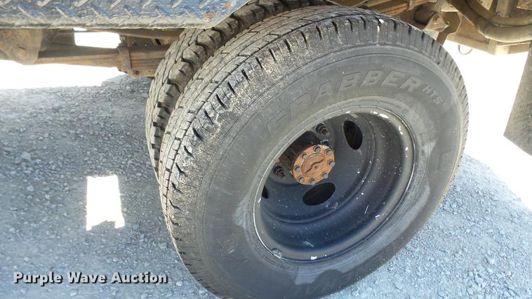 image for item CC9169 2003 Ford F350 Super Duty XL Crew Cab flatbed pickup truck