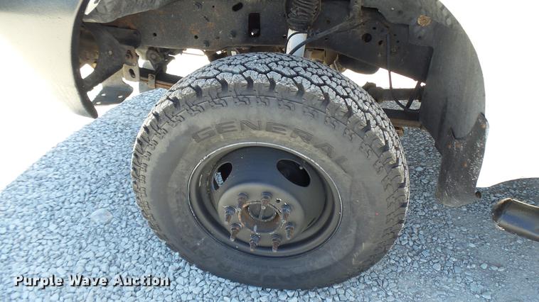 image for item CC9169 2003 Ford F350 Super Duty XL Crew Cab flatbed pickup truck