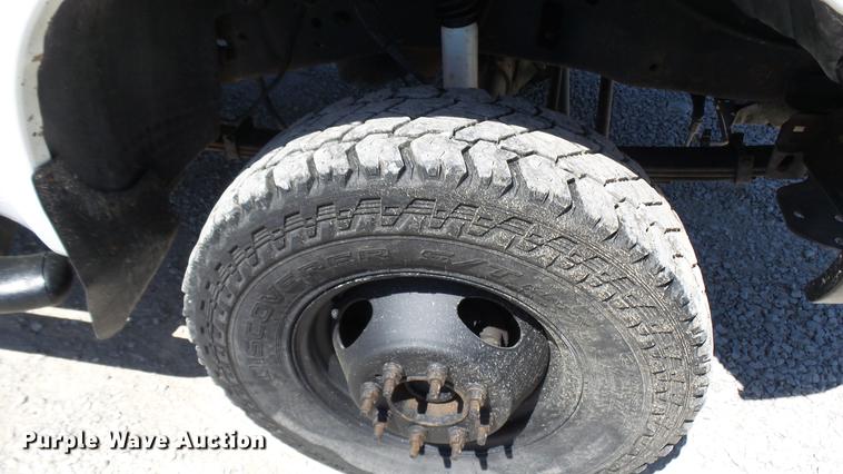 image for item CC9169 2003 Ford F350 Super Duty XL Crew Cab flatbed pickup truck