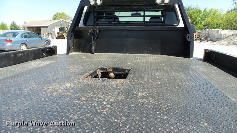 image for item CC9169 2003 Ford F350 Super Duty XL Crew Cab flatbed pickup truck