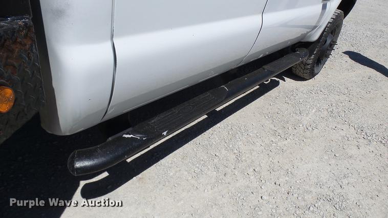 image for item CC9169 2003 Ford F350 Super Duty XL Crew Cab flatbed pickup truck