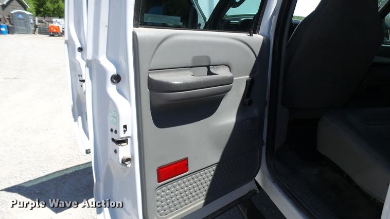 image for item CC9169 2003 Ford F350 Super Duty XL Crew Cab flatbed pickup truck