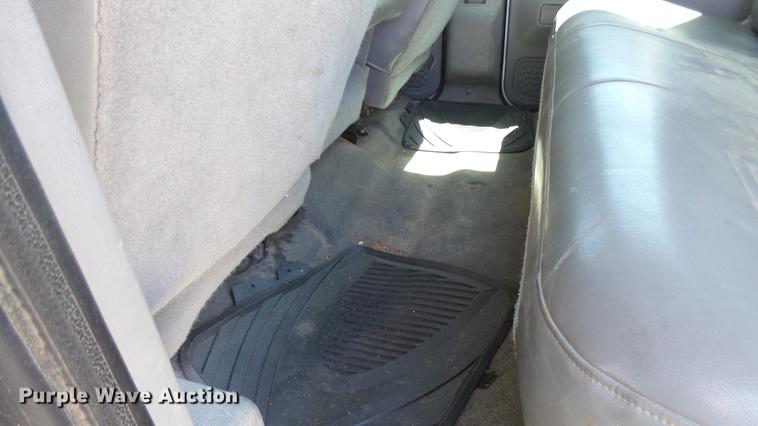 image for item CC9169 2003 Ford F350 Super Duty XL Crew Cab flatbed pickup truck