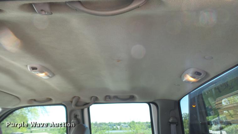 image for item CC9169 2003 Ford F350 Super Duty XL Crew Cab flatbed pickup truck