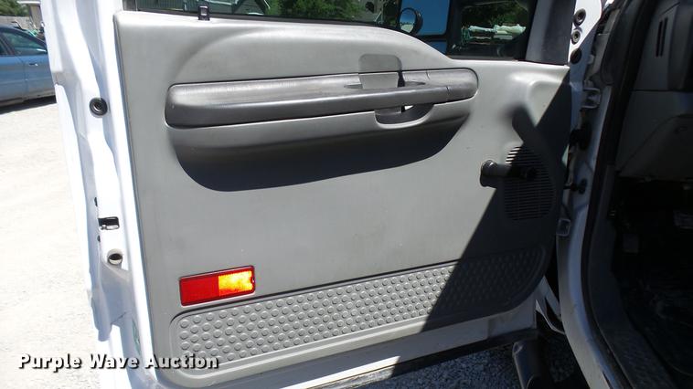 image for item CC9169 2003 Ford F350 Super Duty XL Crew Cab flatbed pickup truck