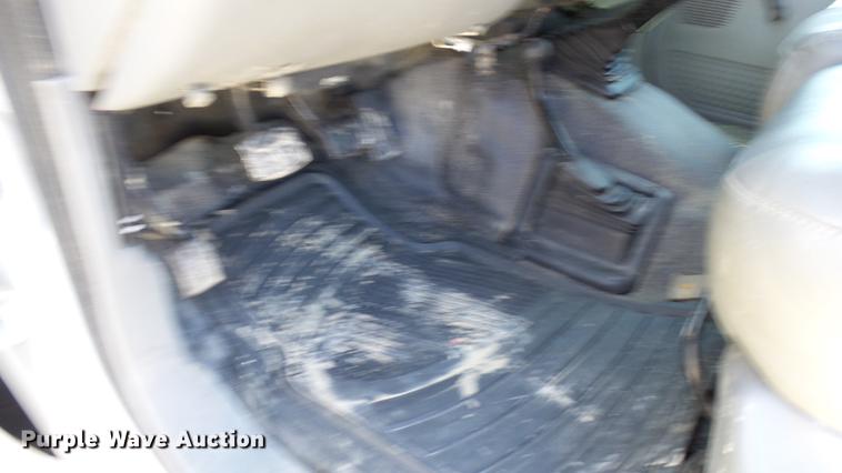 image for item CC9169 2003 Ford F350 Super Duty XL Crew Cab flatbed pickup truck