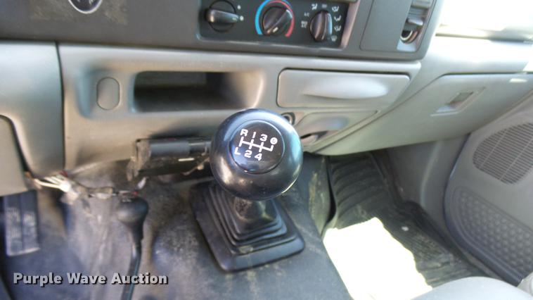 image for item CC9169 2003 Ford F350 Super Duty XL Crew Cab flatbed pickup truck