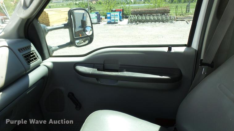 image for item CC9169 2003 Ford F350 Super Duty XL Crew Cab flatbed pickup truck