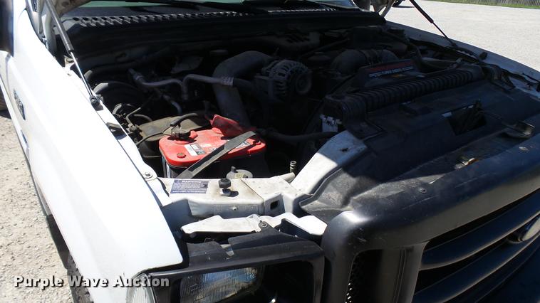 image for item CC9169 2003 Ford F350 Super Duty XL Crew Cab flatbed pickup truck