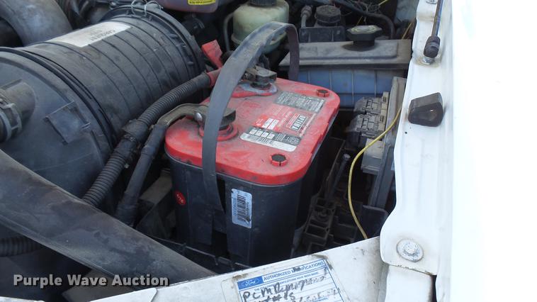 image for item CC9169 2003 Ford F350 Super Duty XL Crew Cab flatbed pickup truck