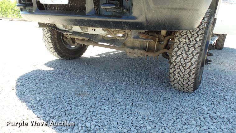 image for item CC9169 2003 Ford F350 Super Duty XL Crew Cab flatbed pickup truck