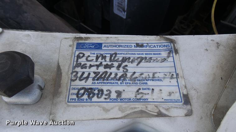 image for item CC9169 2003 Ford F350 Super Duty XL Crew Cab flatbed pickup truck