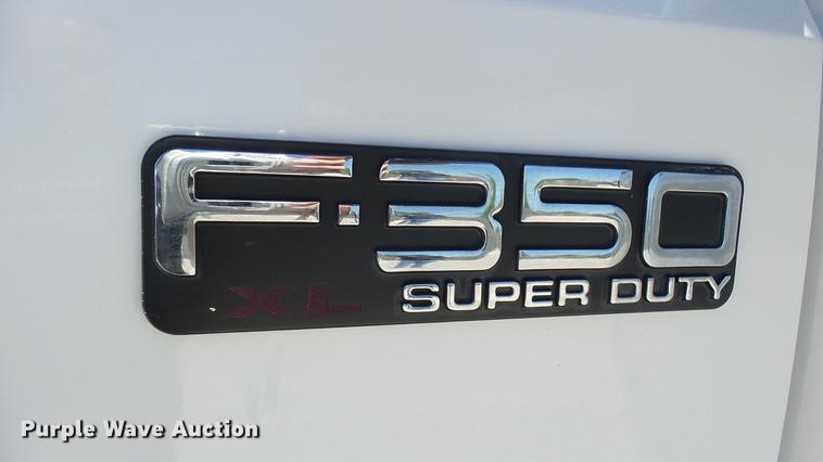 image for item CC9169 2003 Ford F350 Super Duty XL Crew Cab flatbed pickup truck