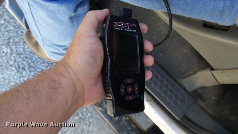 image for item CC9169 2003 Ford F350 Super Duty XL Crew Cab flatbed pickup truck