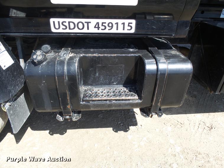 image for item DA3581 1998 Ford F700 hooklift truck