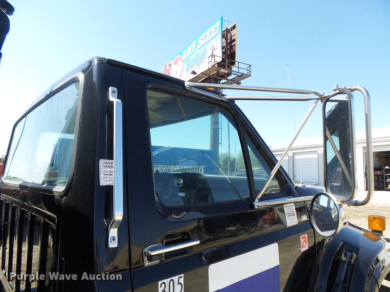 image for item DA3581 1998 Ford F700 hooklift truck