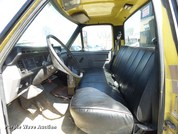 image for item DA3581 1998 Ford F700 hooklift truck