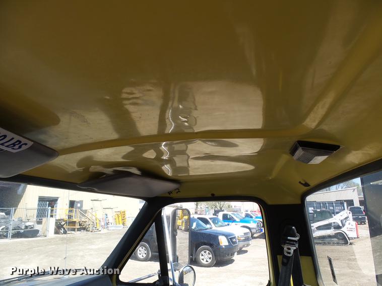 image for item DA3581 1998 Ford F700 hooklift truck