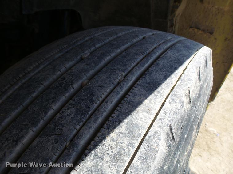 image for item DA3581 1998 Ford F700 hooklift truck