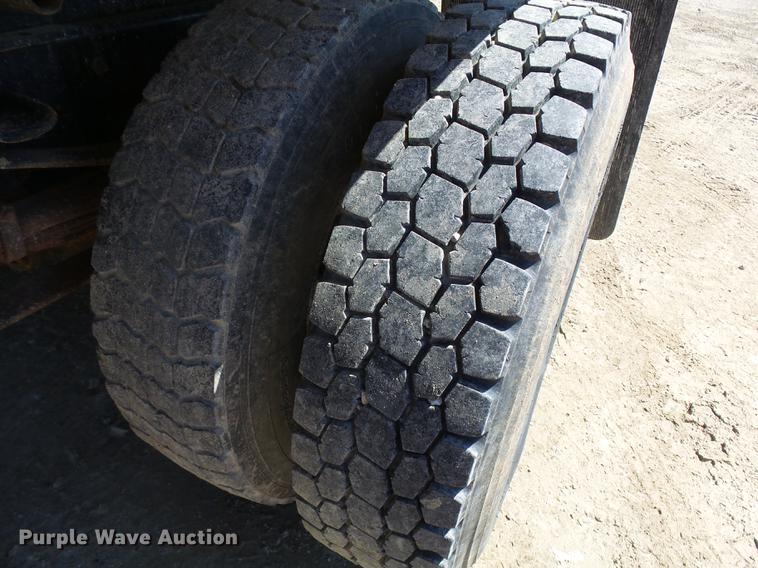 image for item DA3581 1998 Ford F700 hooklift truck