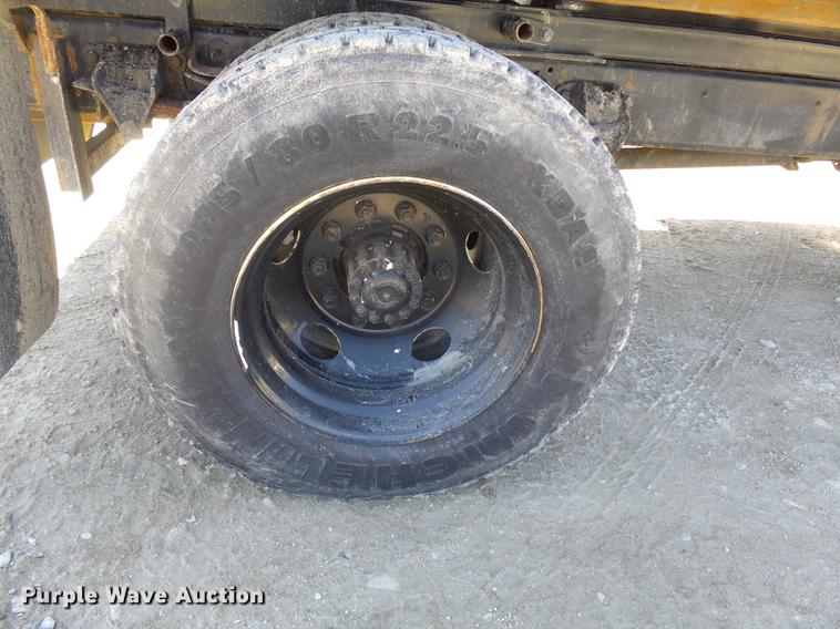 image for item DA3581 1998 Ford F700 hooklift truck