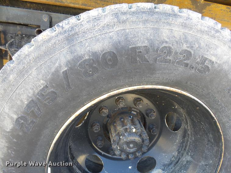 image for item DA3581 1998 Ford F700 hooklift truck