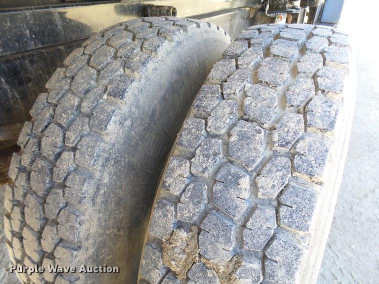 image for item DA3581 1998 Ford F700 hooklift truck