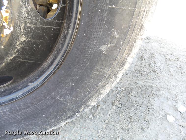 image for item DA3581 1998 Ford F700 hooklift truck