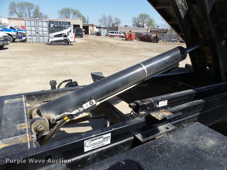 image for item DA3581 1998 Ford F700 hooklift truck