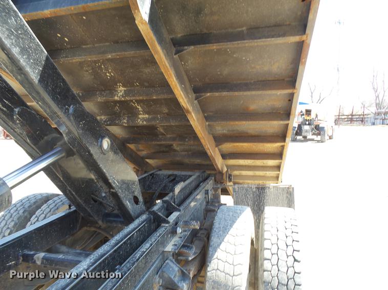 image for item DA3581 1998 Ford F700 hooklift truck