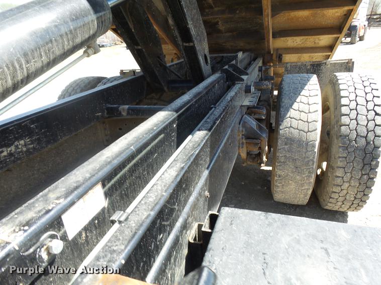 image for item DA3581 1998 Ford F700 hooklift truck