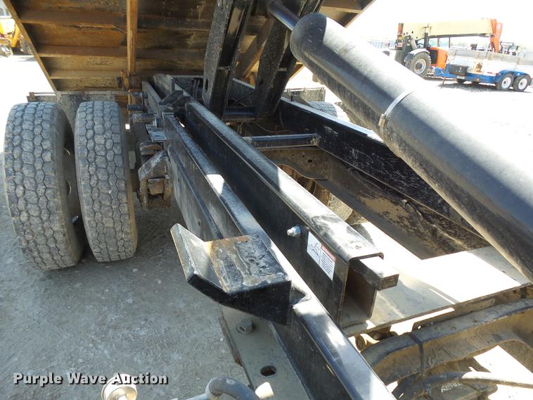 image for item DA3581 1998 Ford F700 hooklift truck