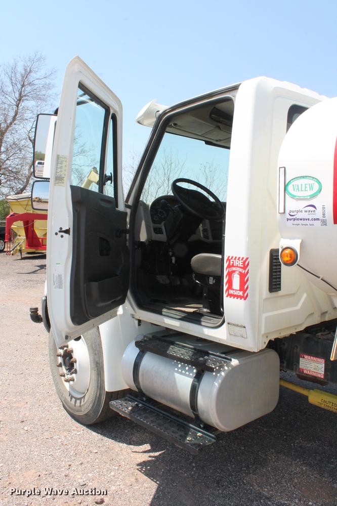 image for item DB5201 2015 International DuraStar 4300 water truck