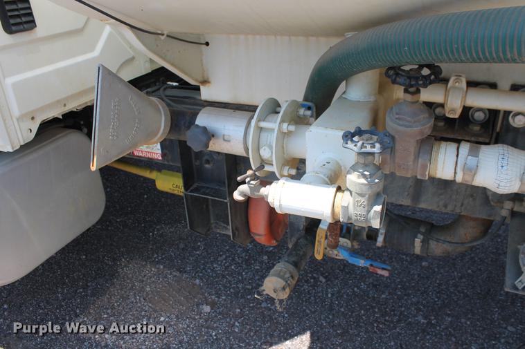 image for item DB5201 2015 International DuraStar 4300 water truck