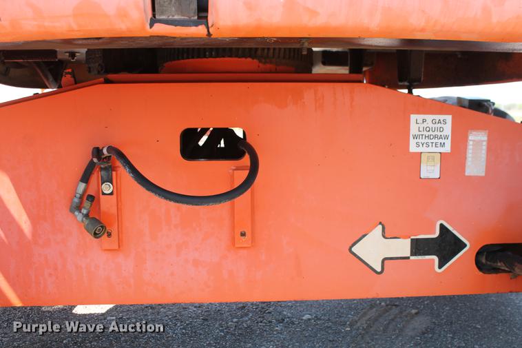 image for item DB5205 2000 JLG 450A boom lift