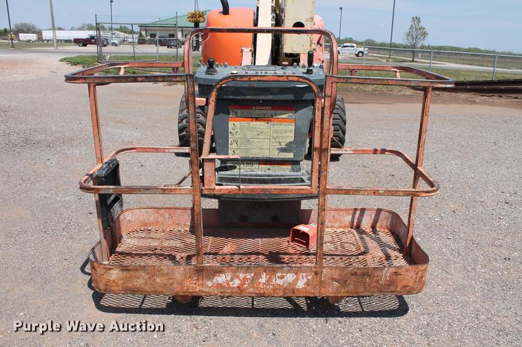 image for item DB5205 2000 JLG 450A boom lift