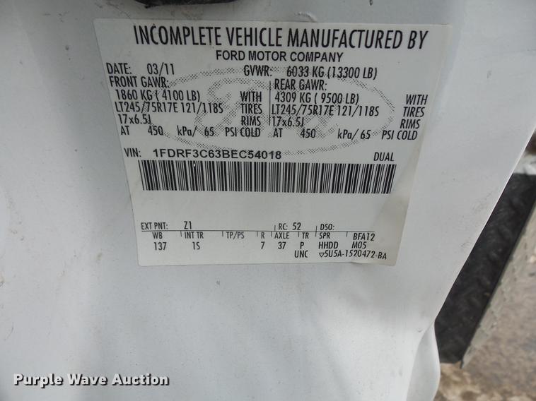 image for item DB6163 2011 Ford F350 Super Duty utility bed pickup truck