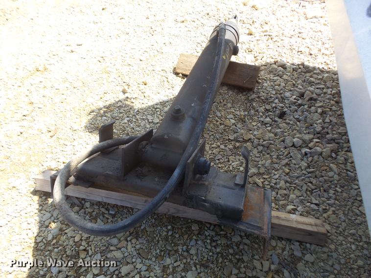 image for item DB6179 2004 Cornhusker 800 dump bed