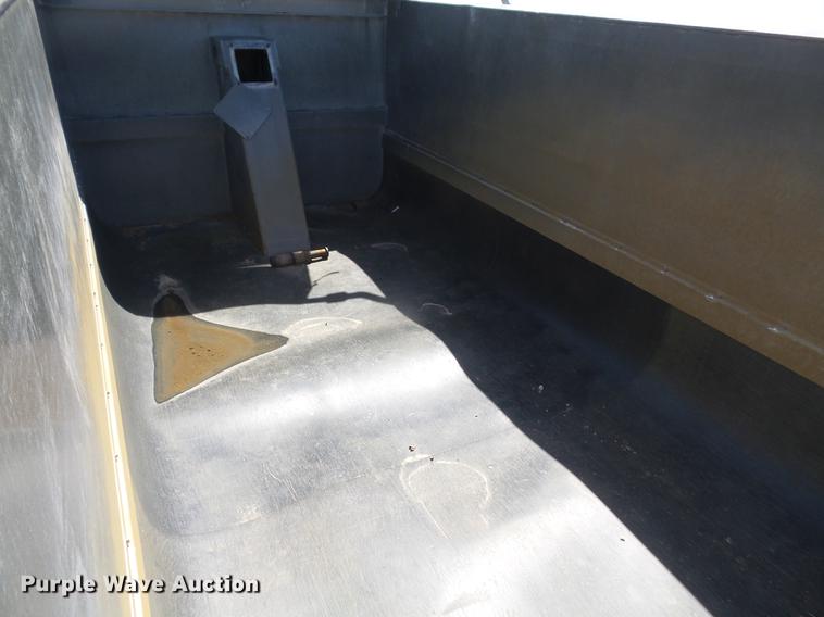 image for item DB6179 2004 Cornhusker 800 dump bed