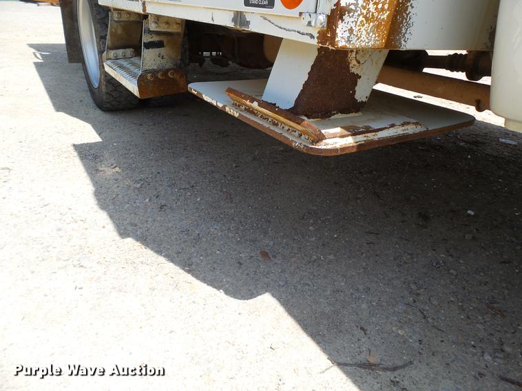 image for item DB7128 2011 Ford F550 Super Duty bucket truck