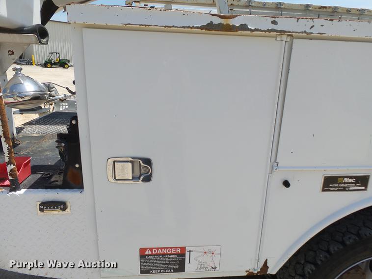 image for item DB7128 2011 Ford F550 Super Duty bucket truck