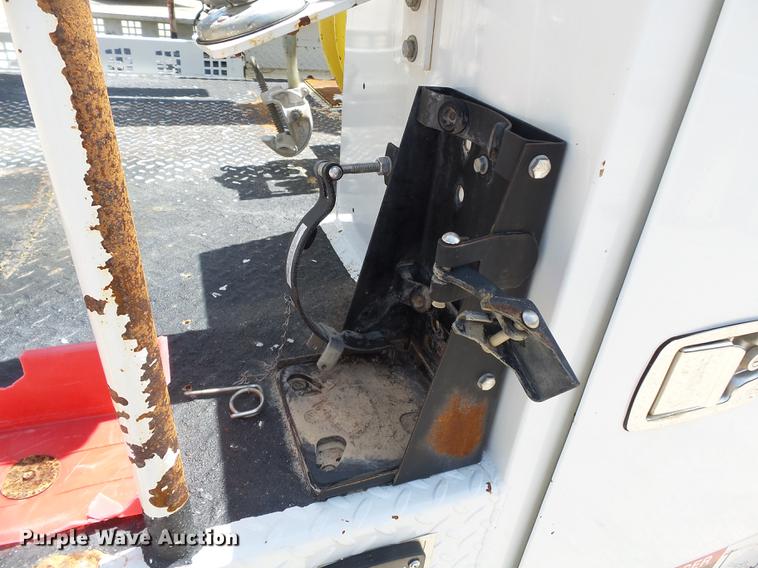 image for item DB7128 2011 Ford F550 Super Duty bucket truck