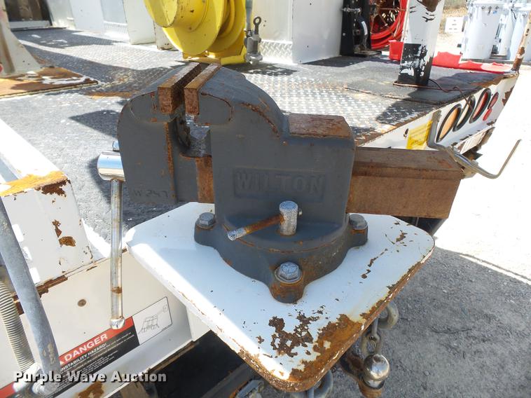 image for item DB7128 2011 Ford F550 Super Duty bucket truck