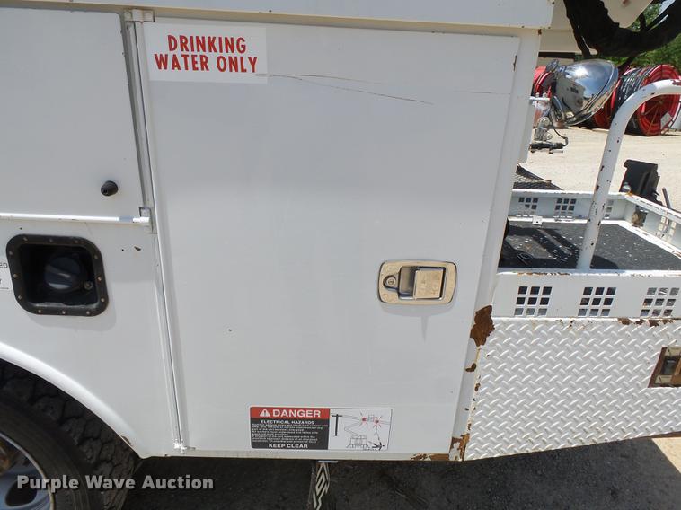 image for item DB7128 2011 Ford F550 Super Duty bucket truck