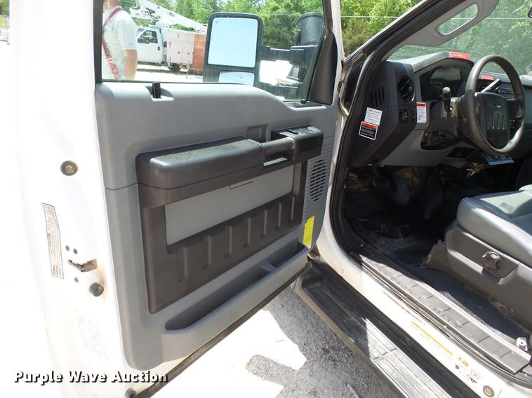image for item DB7128 2011 Ford F550 Super Duty bucket truck